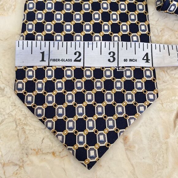 Yves Saint Laurent 100% Silk Tie - Picture 6 of 7